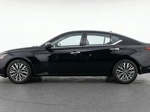 Used 2025 Nissan Altima 2.5 SV image 5