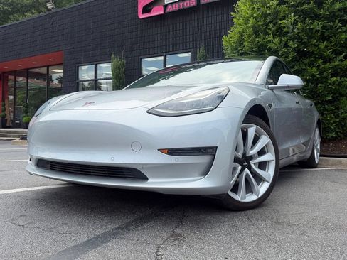 Used 2018 Tesla Model 3 Mid Range RWD image 2