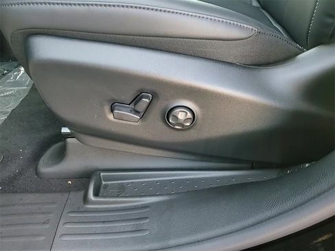 New 2026 Chrysler Pacifica Select image 11