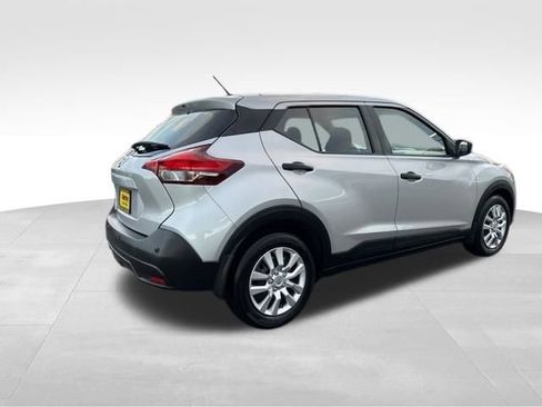 Used 2020 Nissan Kicks S image 9