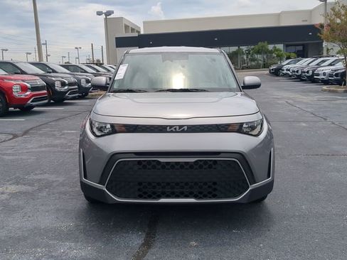 Used 2025 Kia Soul LX w/ LX Technology Package FWD image 2