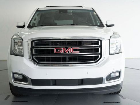 Used 2019 GMC Yukon XL SLT image 3