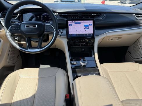 Used 2025 Jeep Grand Cherokee Limited w/ Luxury Tech Group II AWD/4WD image 24