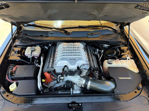 Used 2015 Dodge Challenger SRT Hellcat RWD image 16