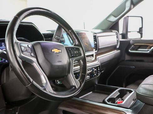 Used 2024 Chevrolet Silverado 3500 LT w/ Convenience Package image 24