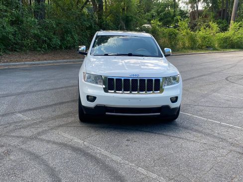 Used 2013 Jeep Grand Cherokee Overland AWD/4WD image 2