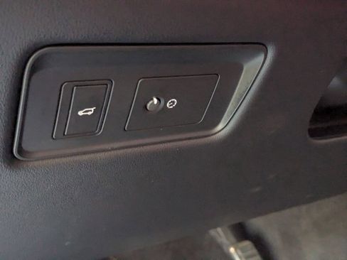 Used 2022 Land Rover Range Rover Sport SVR AWD/4WD image 11