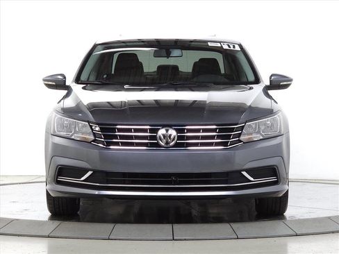 Used 2017 Volkswagen Passat 1.8T SE image 2