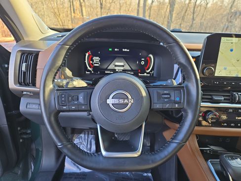 Used 2023 Nissan Pathfinder Platinum w/ Cargo Package image 17