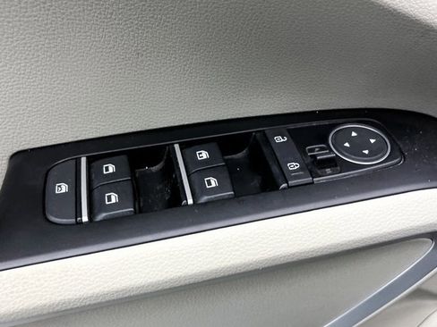 Certified 2023 Kia Soul LX image 11