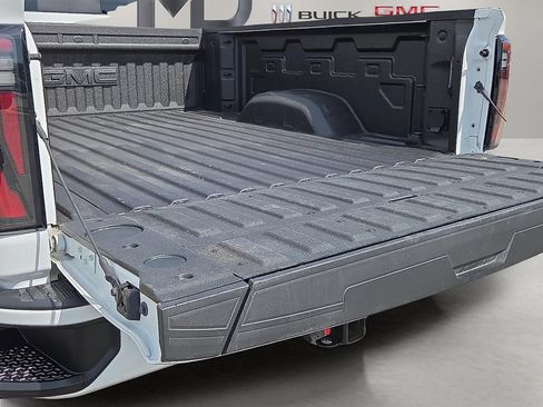 Used 2025 GMC Sierra 2500 AT4 w/ AT4 Premium Plus Package AWD/4WD image 18