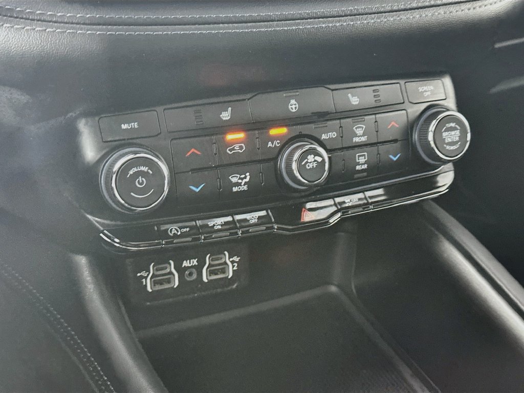 Used 2024 Dodge Durango SXT w/ SXT Blacktop Group AWD/4WD image 18
