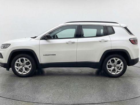 Used 2025 Jeep Compass Latitude image 5