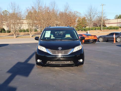 Used 2011 Toyota Sienna XLE image 16