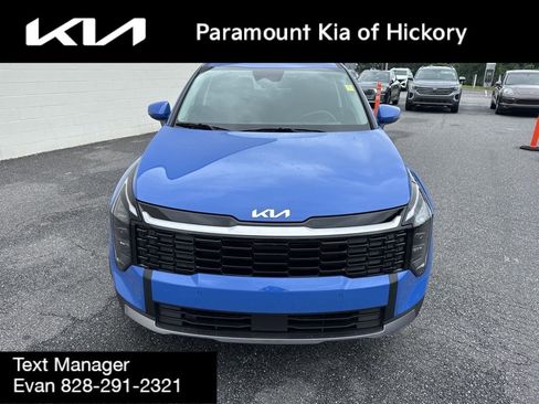 Used 2026 Kia Sportage EX FWD image 2