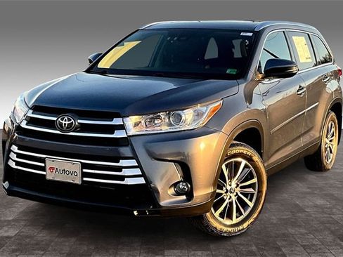 Used 2019 Toyota Highlander XLE image 3