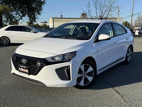 Used 2019 Hyundai Ioniq Plug-In Hybrid image 3