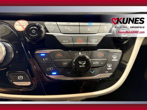 Used 2024 Chrysler Pacifica Touring-L FWD image 28