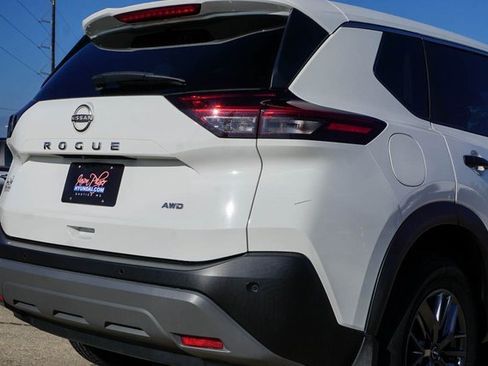 Used 2023 Nissan Rogue S image 5