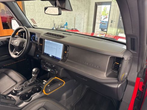 Used 2024 Ford Bronco Badlands w/ Sasquatch Package AWD/4WD image 50