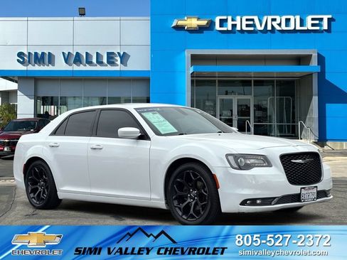 Used 2019 Chrysler 300 S RWD image 1
