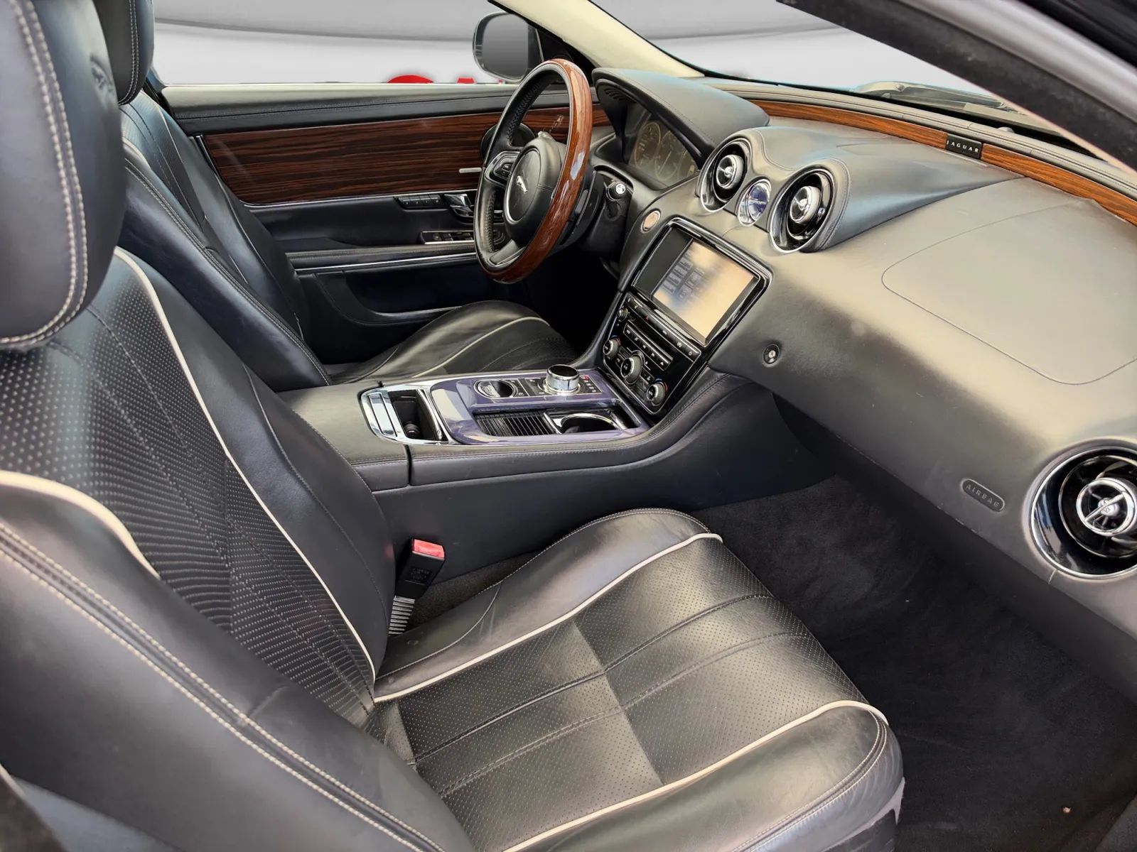Used 2011 Jaguar XJ L RWD image 24