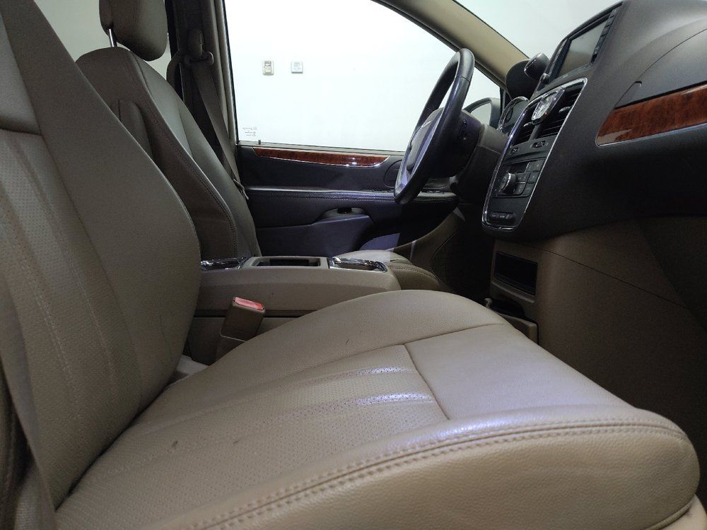Used 2015 Chrysler Town & Country Touring-L w/ Driver Convenience Group FWD image 21