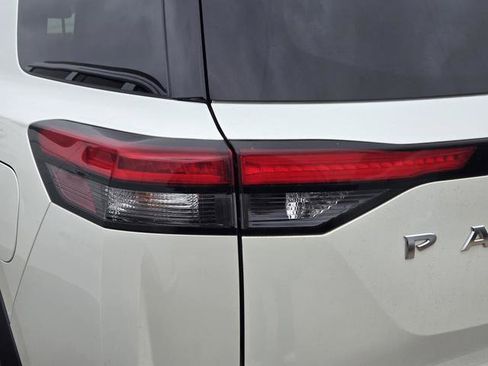 Used 2023 Nissan Pathfinder Platinum FWD image 29