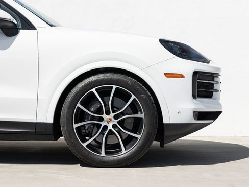Certified 2025 Porsche Cayenne image 11