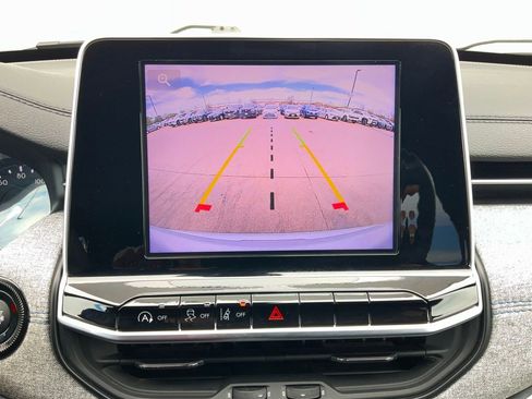 Used 2025 Jeep Compass Latitude image 32