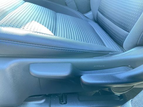 Used 2025 Chevrolet Trax LT w/ LT Convenience Package image 23