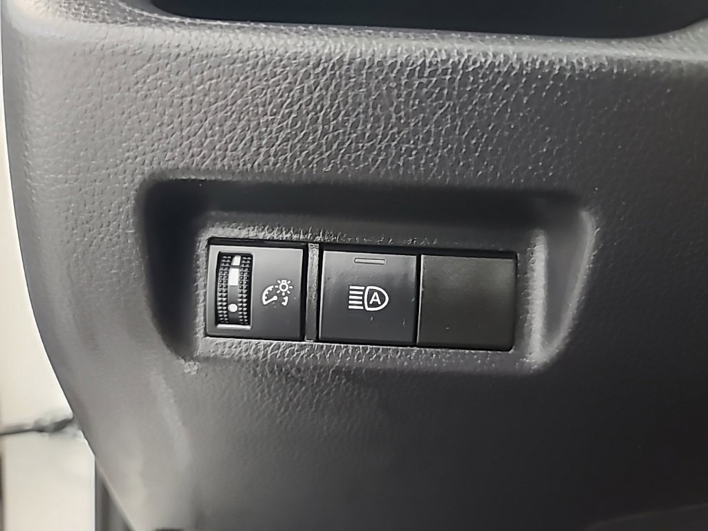 Used 2025 Toyota RAV4 LE AWD/4WD image 28