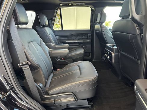 Used 2024 Ford Expedition Platinum AWD/4WD image 15