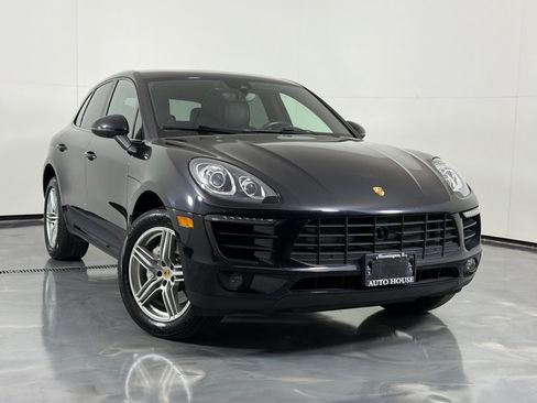 Used 2018 Porsche Macan S w/ Premium Package AWD/4WD image 2