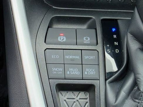Used 2025 Toyota RAV4 XLE AWD/4WD image 26