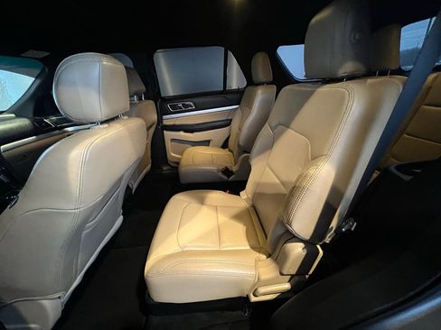 Used 2016 Ford Explorer XLT w/ Equipment Group 202A image 15