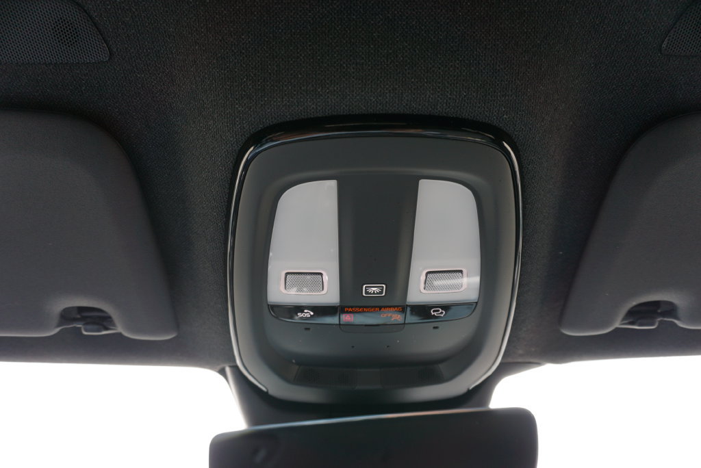 Used 2024 Volvo XC40 B5 Core AWD/4WD image 32