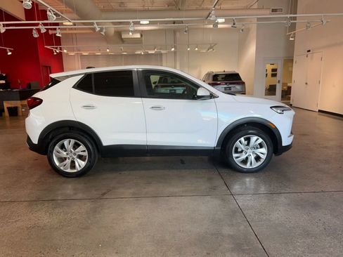 Used 2025 Buick Encore GX Preferred AWD/4WD image 15