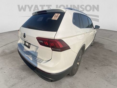 Used 2024 Kia Carnival EX FWD image 9