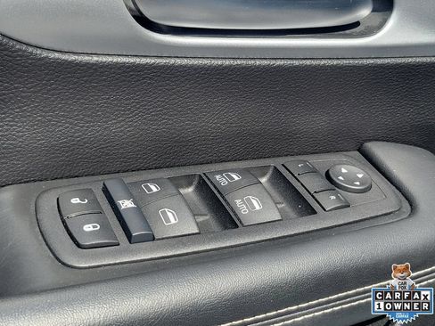 Used 2024 Chrysler Pacifica Touring FWD image 19