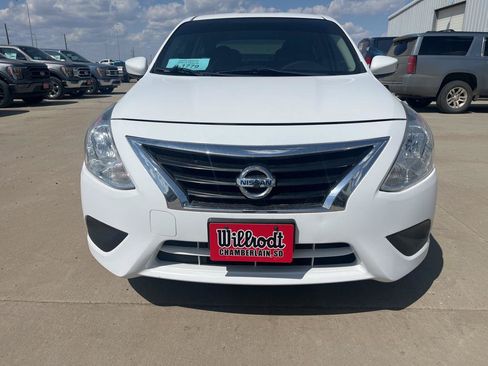 Used 2018 Nissan Versa SV FWD image 3