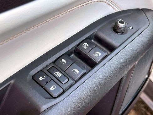 Used 2025 Jeep Compass Limited AWD/4WD image 18