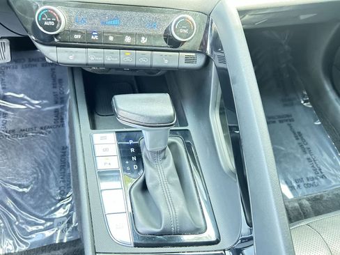 Used 2024 Hyundai Elantra Limited FWD image 18