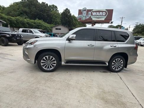 Used 2023 Lexus GX 460 Luxury w/ Accessory Package AWD/4WD image 17