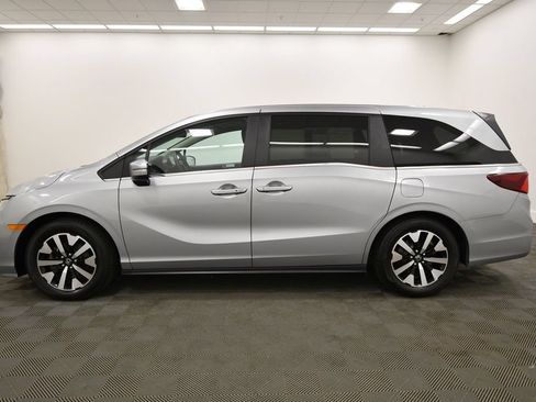 Certified 2025 Honda Odyssey EX-L image 4