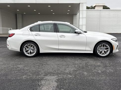 Used 2025 BMW 330i Sedan image 2