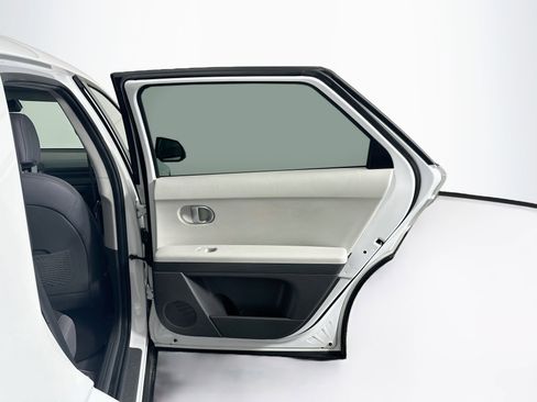 Used 2024 Hyundai Ioniq 5 SE RWD image 30
