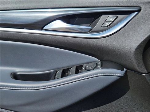 Used 2024 Buick Enclave Essence FWD image 11