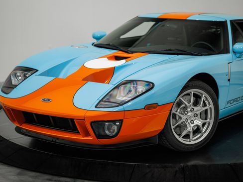 Used 2006 Ford GT image 11