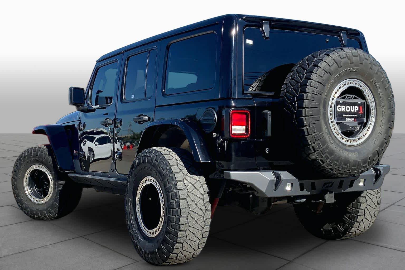 Used 2020 Jeep Wrangler Unlimited Rubicon w/ Cold Weather Group AWD/4WD image 11